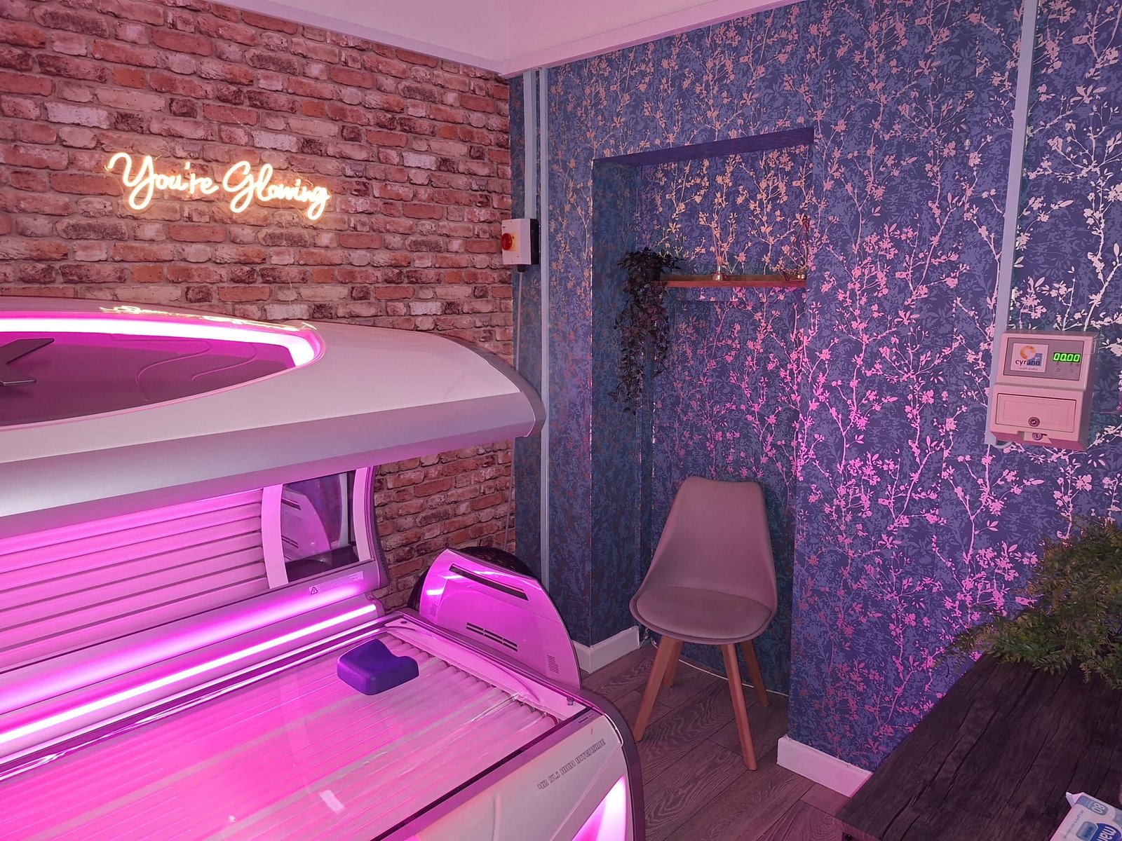Sun bed tanning studio, Sapphire Tanning & beauty